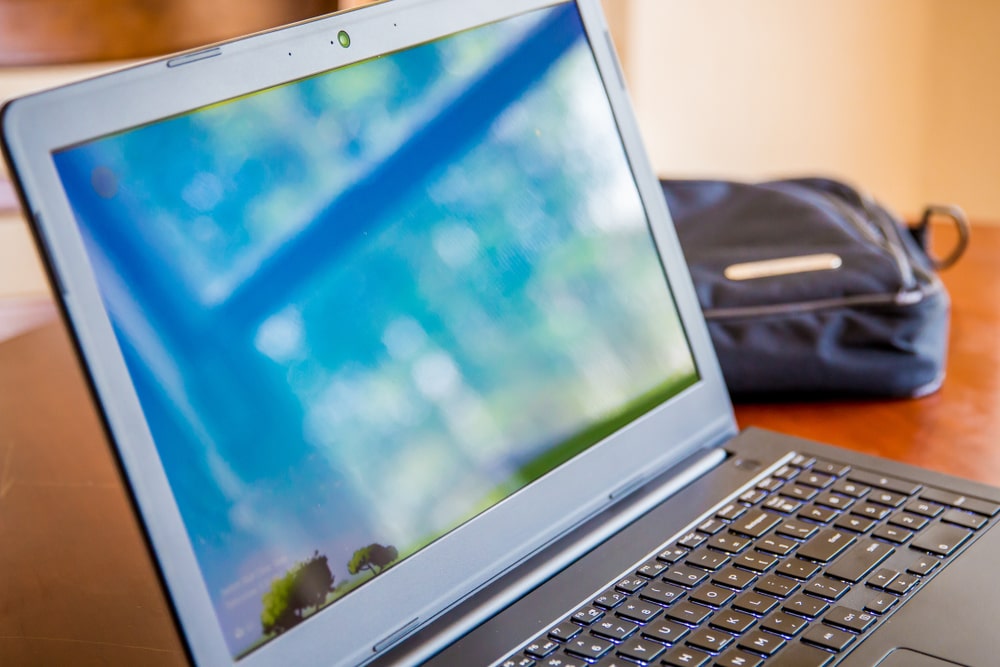 Refurbished laptop components including battery, screen, and keyboard