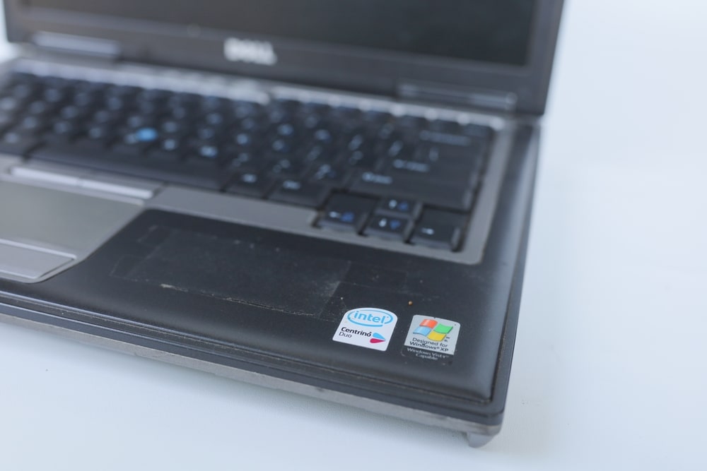 Refurbished laptop components including battery, screen, and keyboard